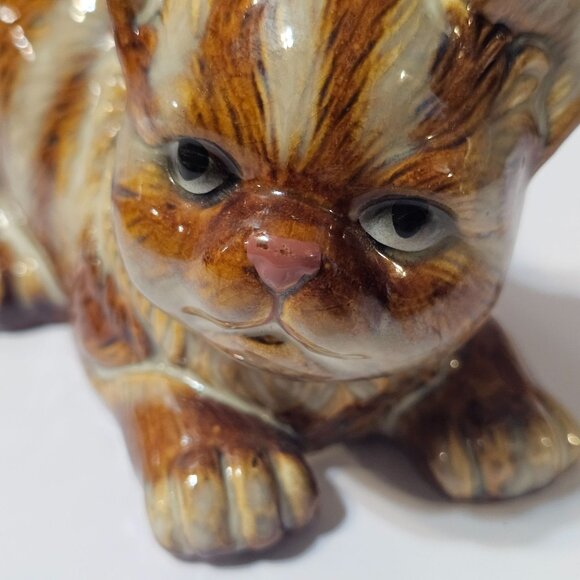 Vtg Ceramic Glazed Striped Cat Tan Brown Playful Laying Down Kitten 5" x 3" x 3" - Picture 5 of 10